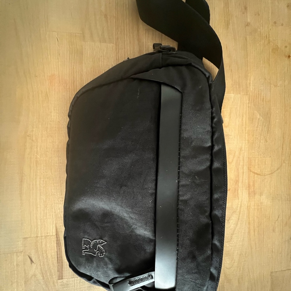 Chrome Sabin 3L Sling Excellent Condition Black
